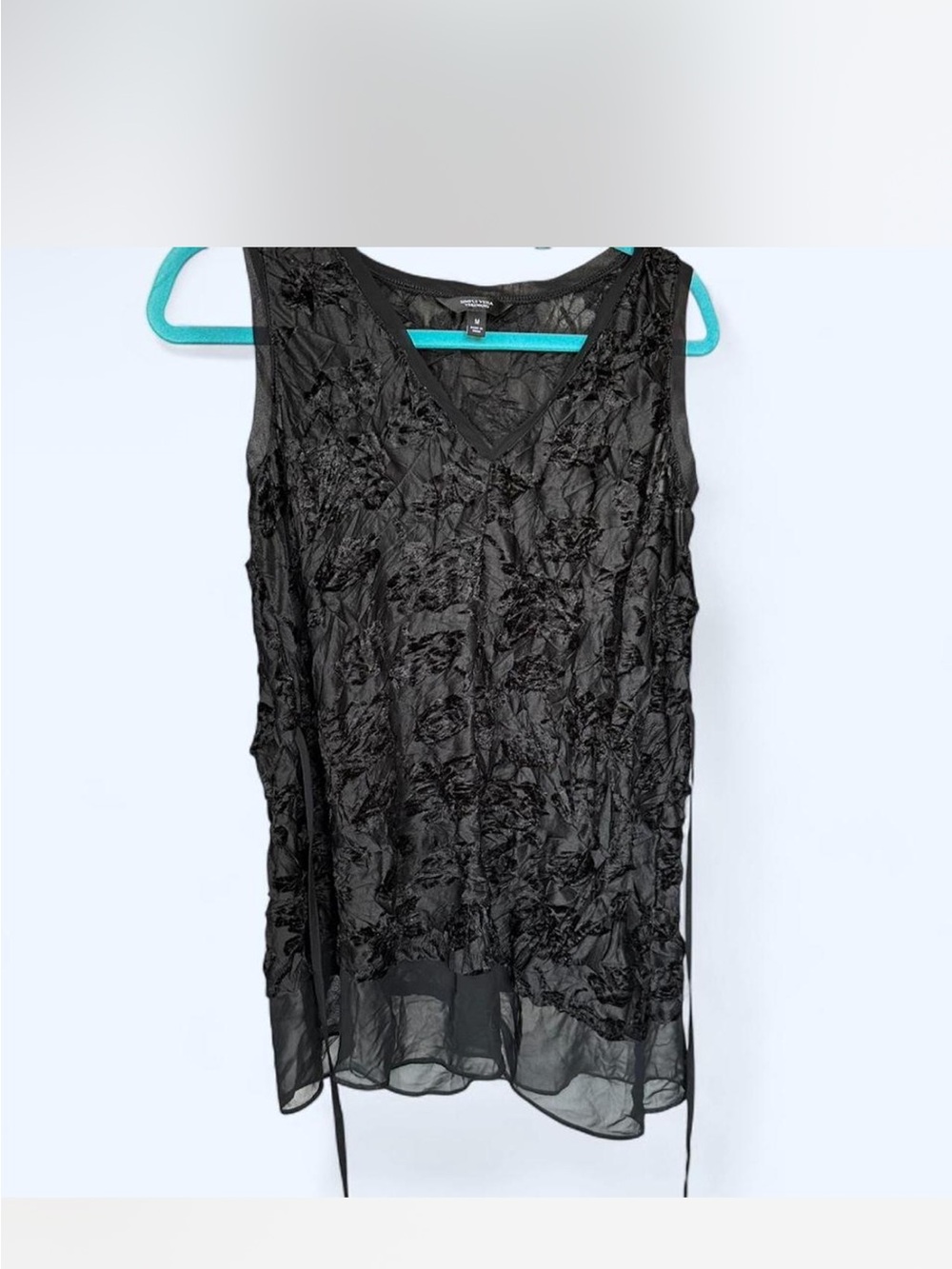 Vera Wang Sleeveless Black V-Neck Textured Top size M